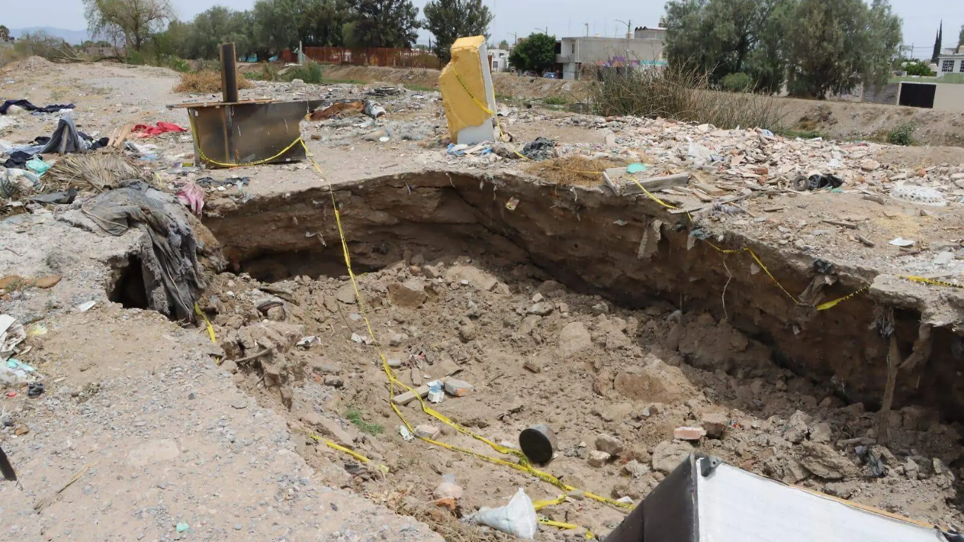 Socavón en Villa de Pozos (1)